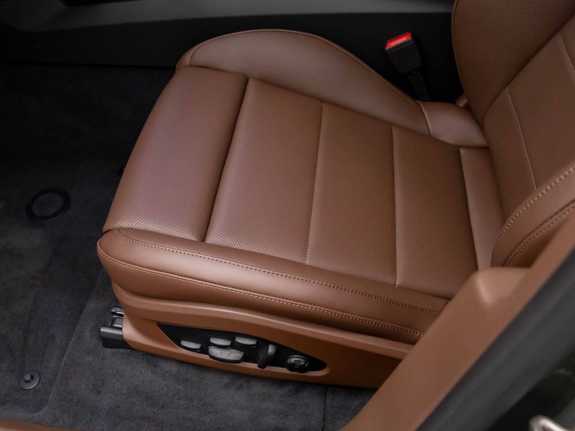 New 2025 Porsche Macan 4S Electric image 15