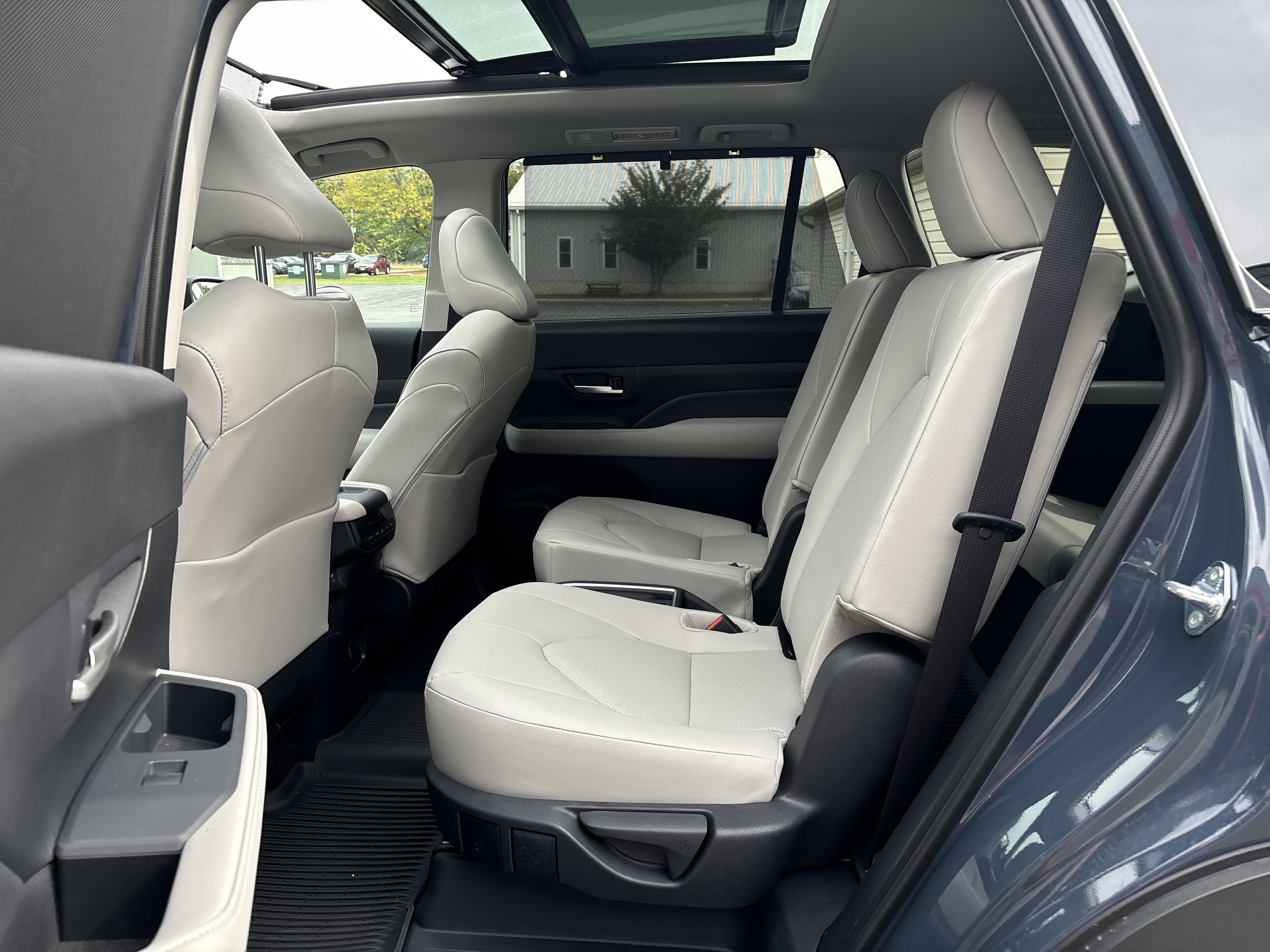 Certified 2025 Toyota Grand Highlander FWD image 14