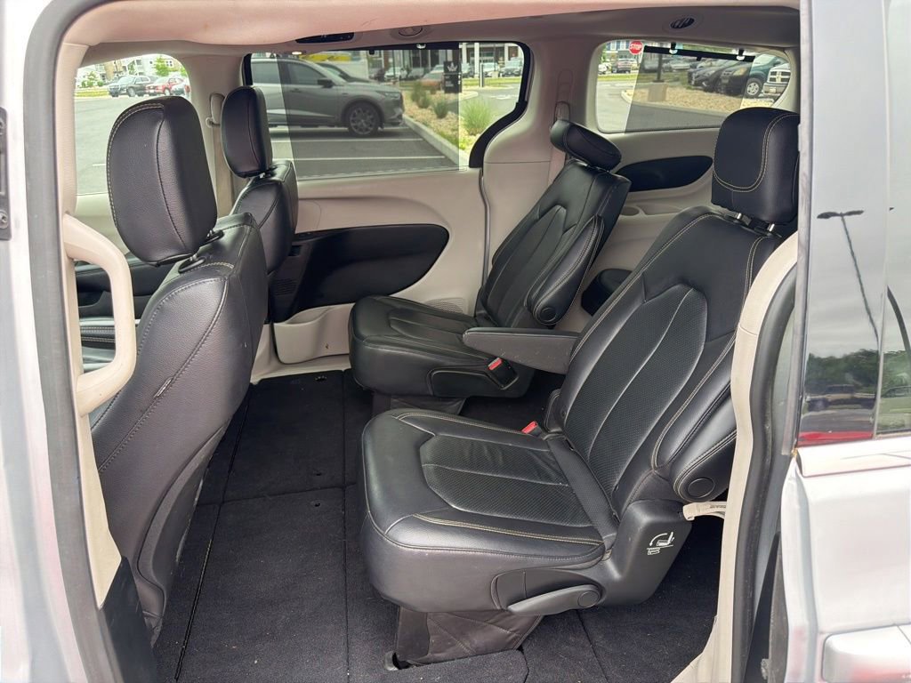 Used 2022 Chrysler Pacifica Touring-L AWD/4WD image 10