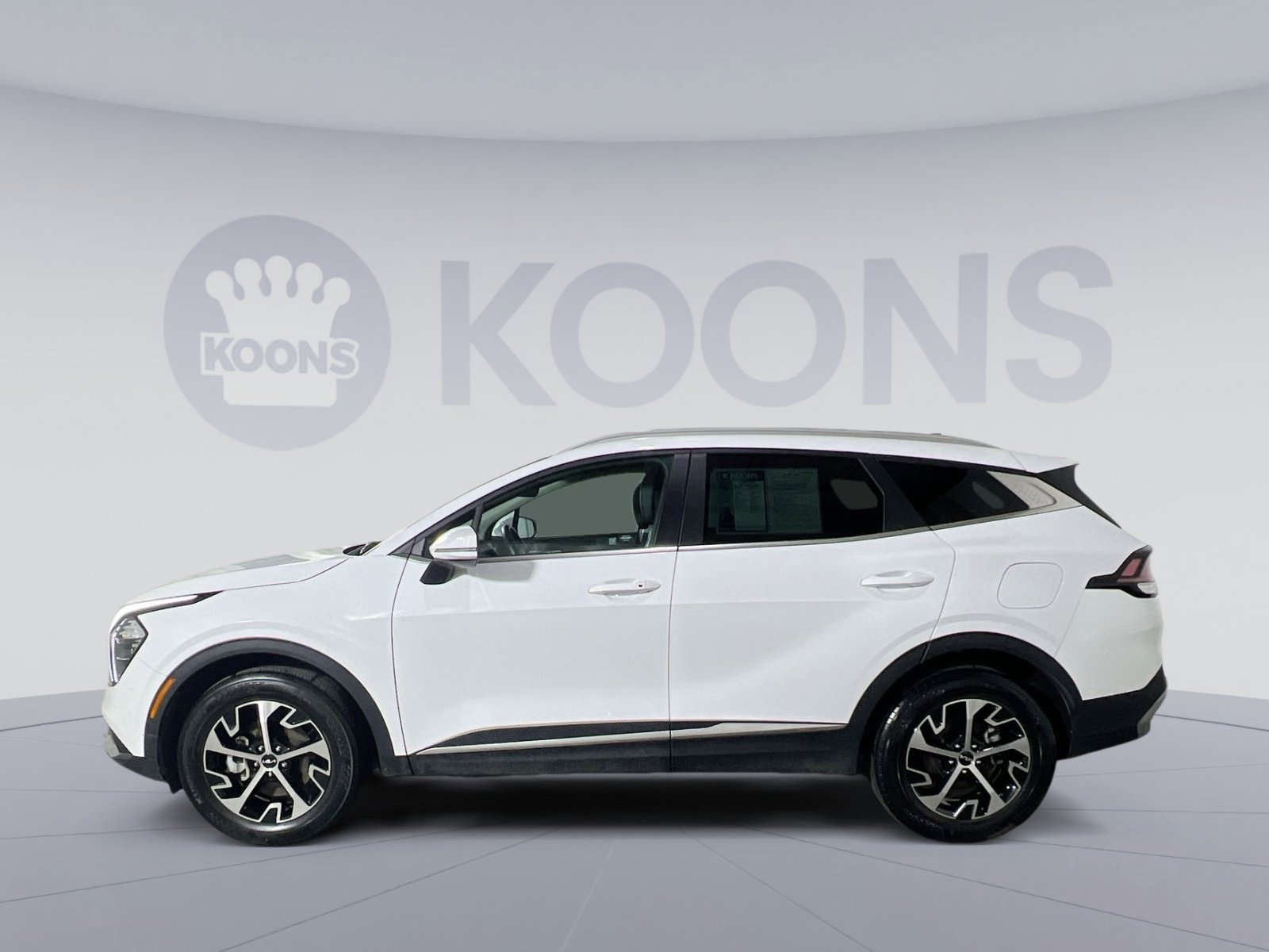 Used 2023 Kia Sportage EX image 2