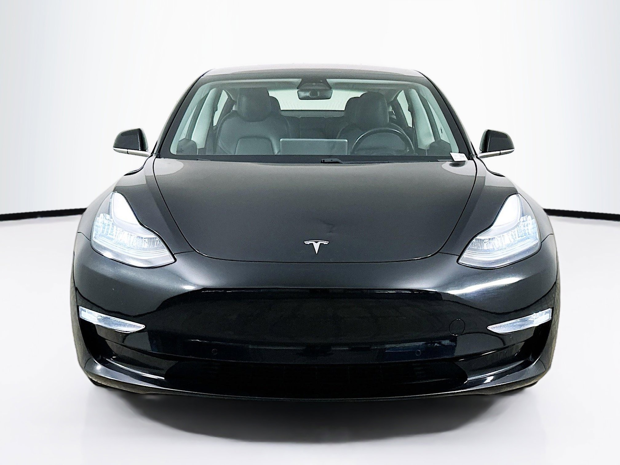 Used 2019 Tesla Model 3 Standard Range Plus image 2