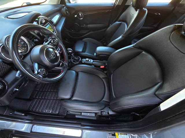 Used 2019 MINI Cooper S w/ Signature Upholstery Package FWD image 18