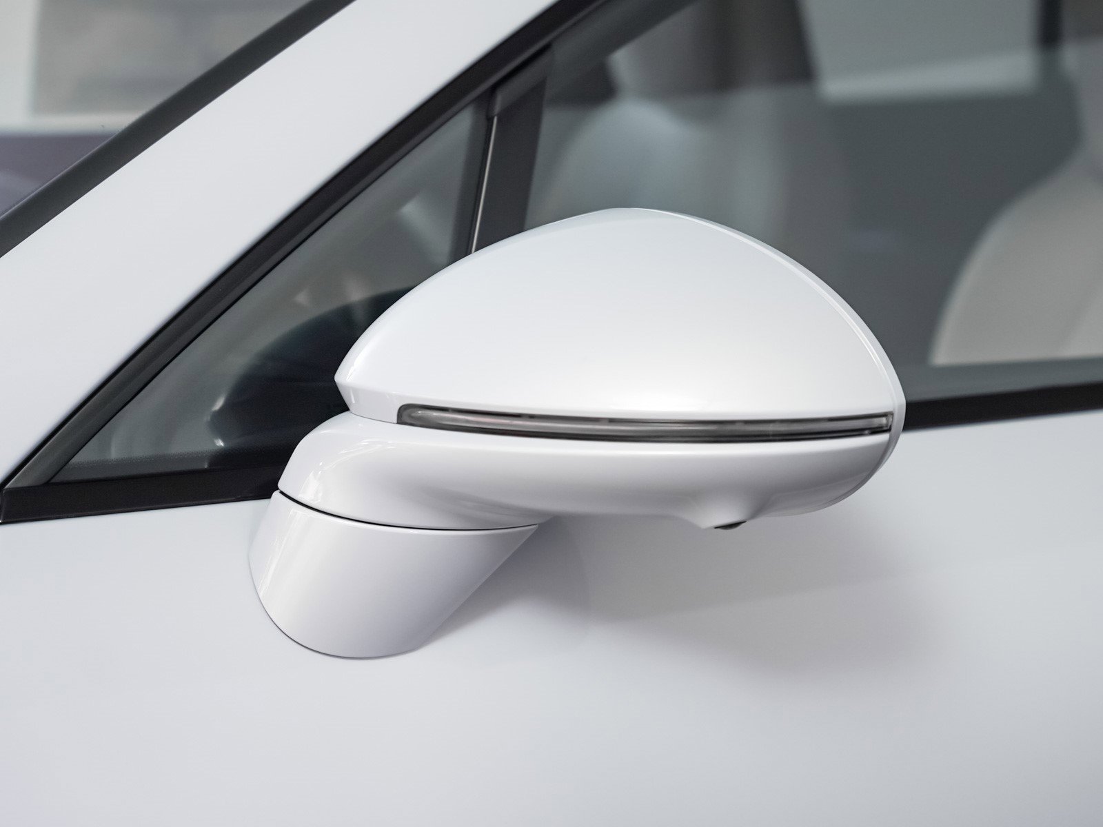 Used 2025 Porsche Macan Turbo Electric image 25