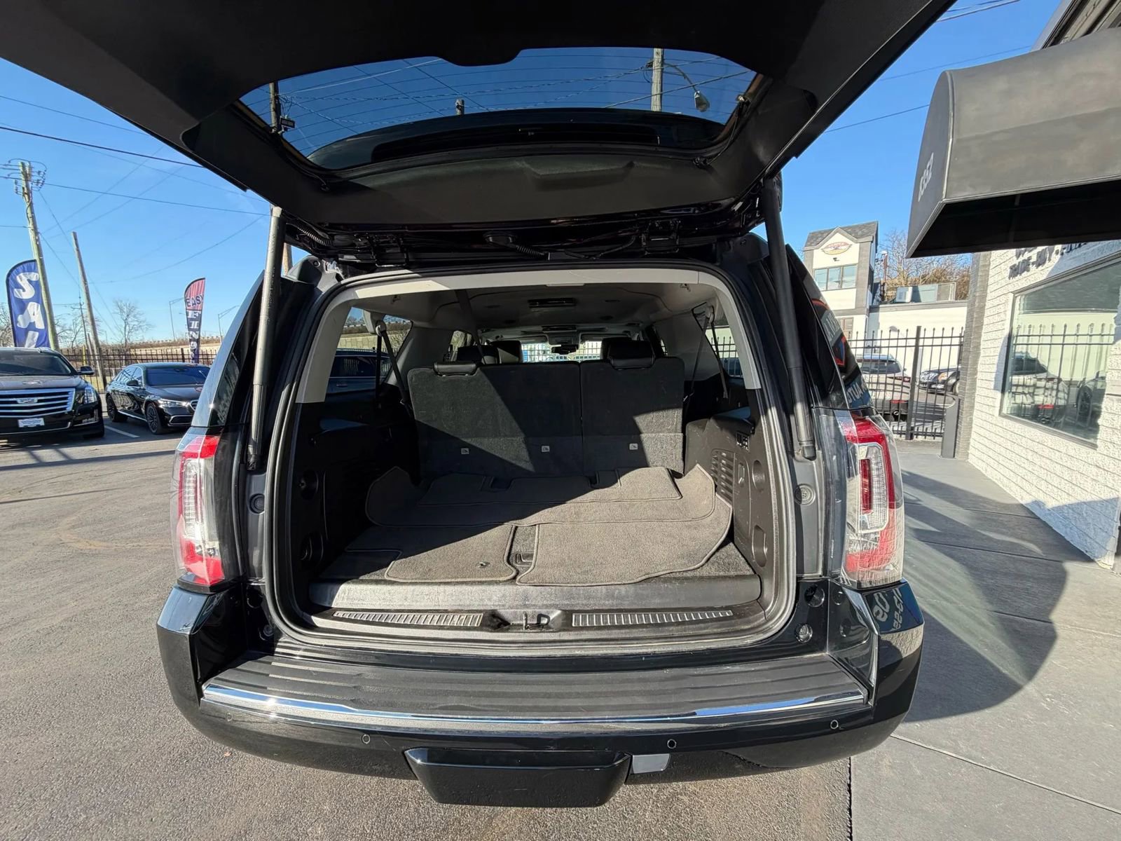Used 2018 GMC Yukon XL Denali w/ Open Road Package image 25