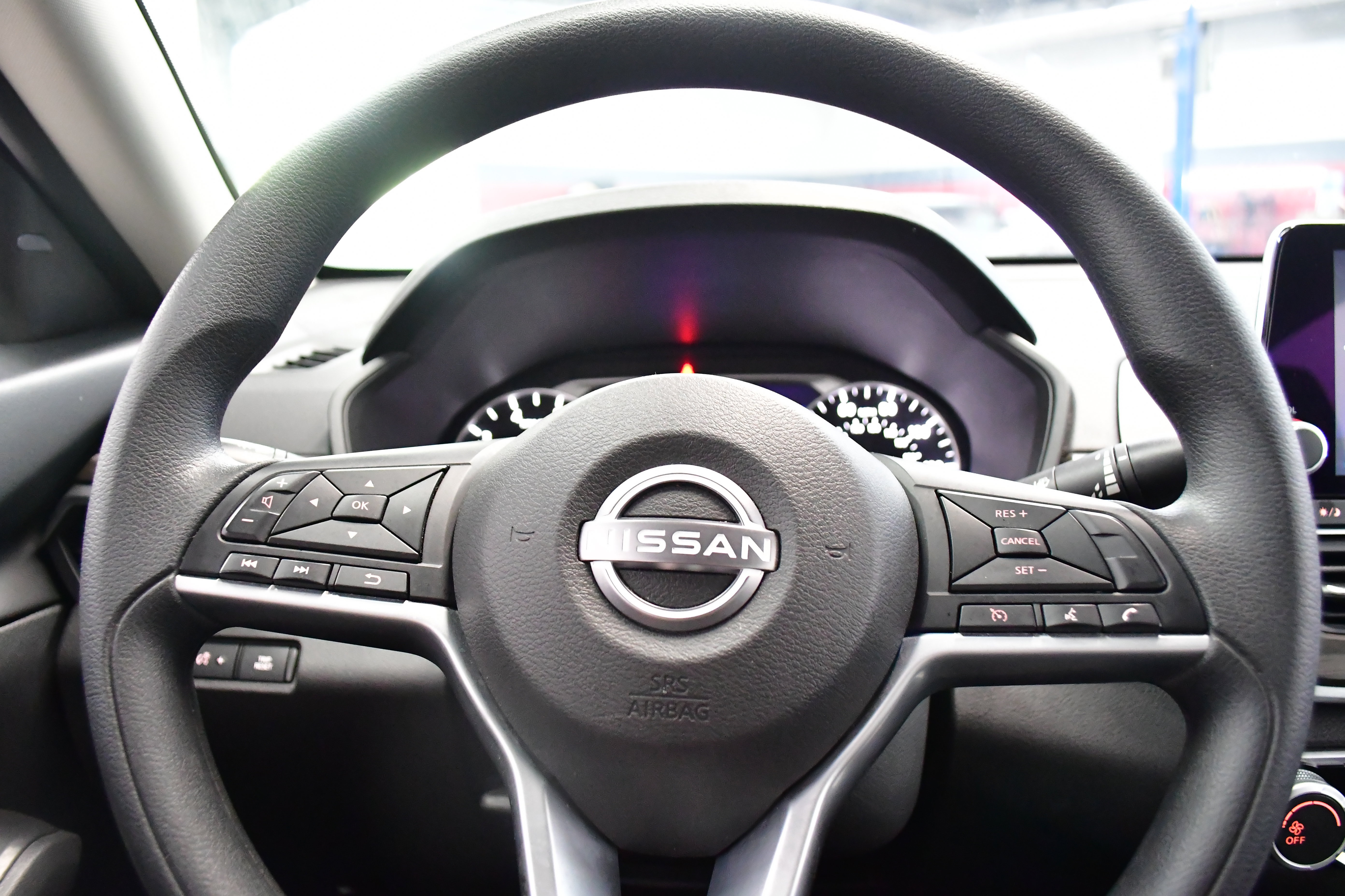 Used 2025 Nissan Altima 2.5 SV FWD image 18