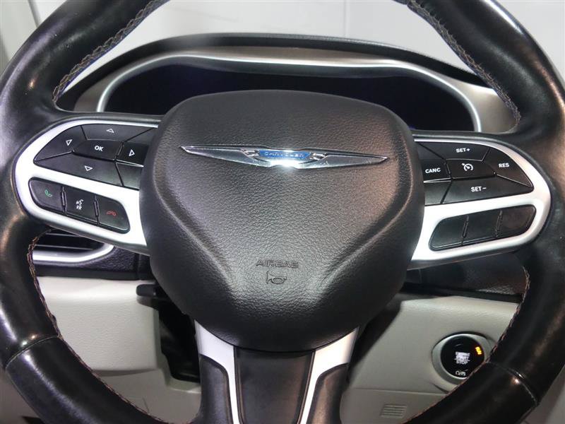 Used 2018 Chrysler Pacifica Touring-L Plus FWD image 30