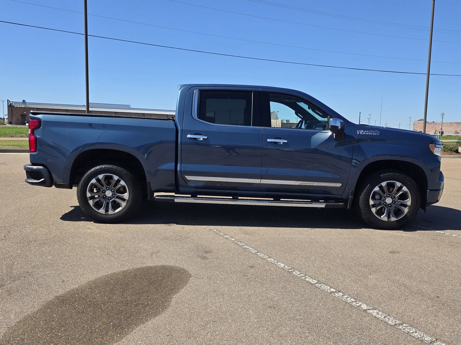 Used 2024 Chevrolet Silverado 1500 High Country w/ Technology Package image 4