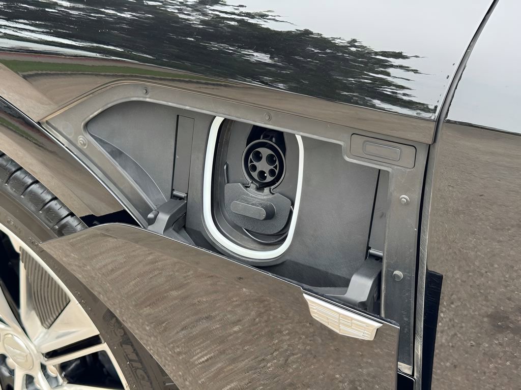 Certified 2025 Cadillac Lyriq Luxury w/ LPO, Floor Liner Package AWD/4WD image 3
