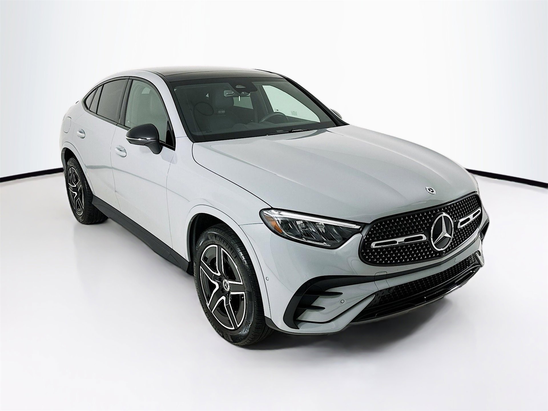 Used 2025 Mercedes-Benz GLC 300 4MATIC image 1