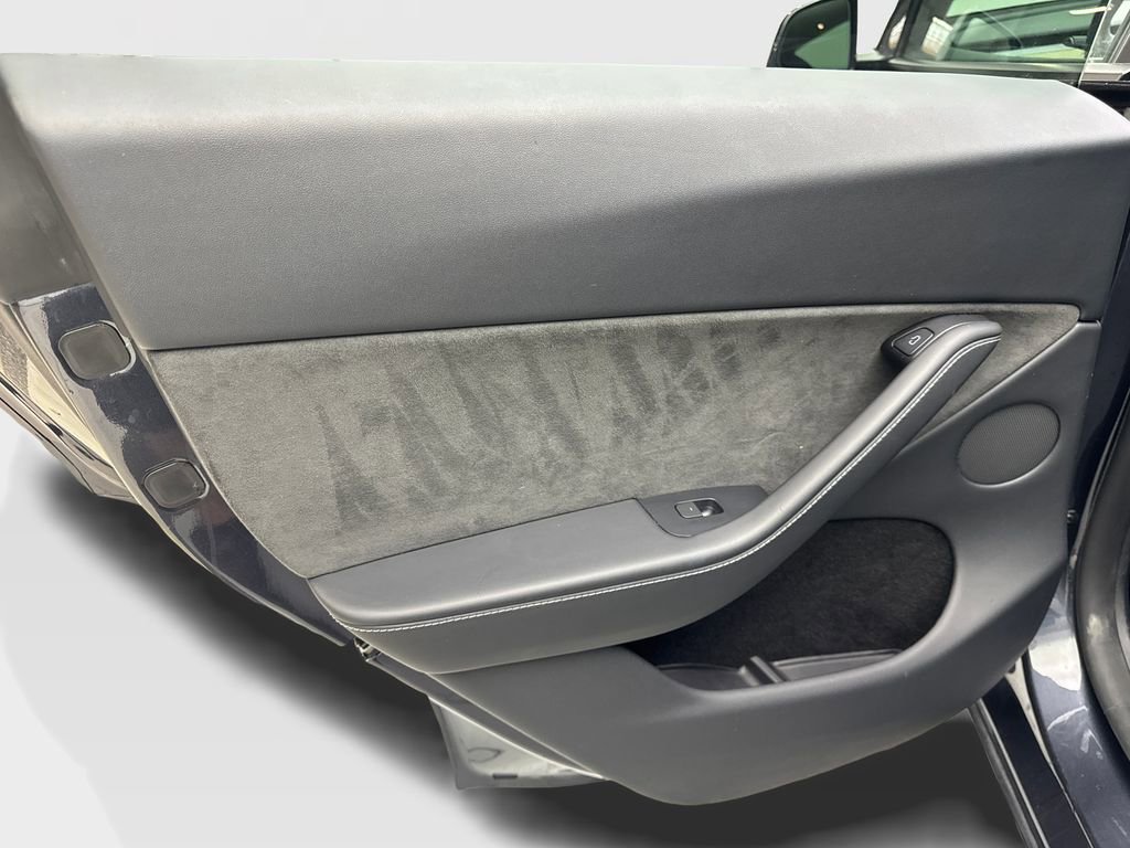 Used 2024 Tesla Model Y Long Range image 37