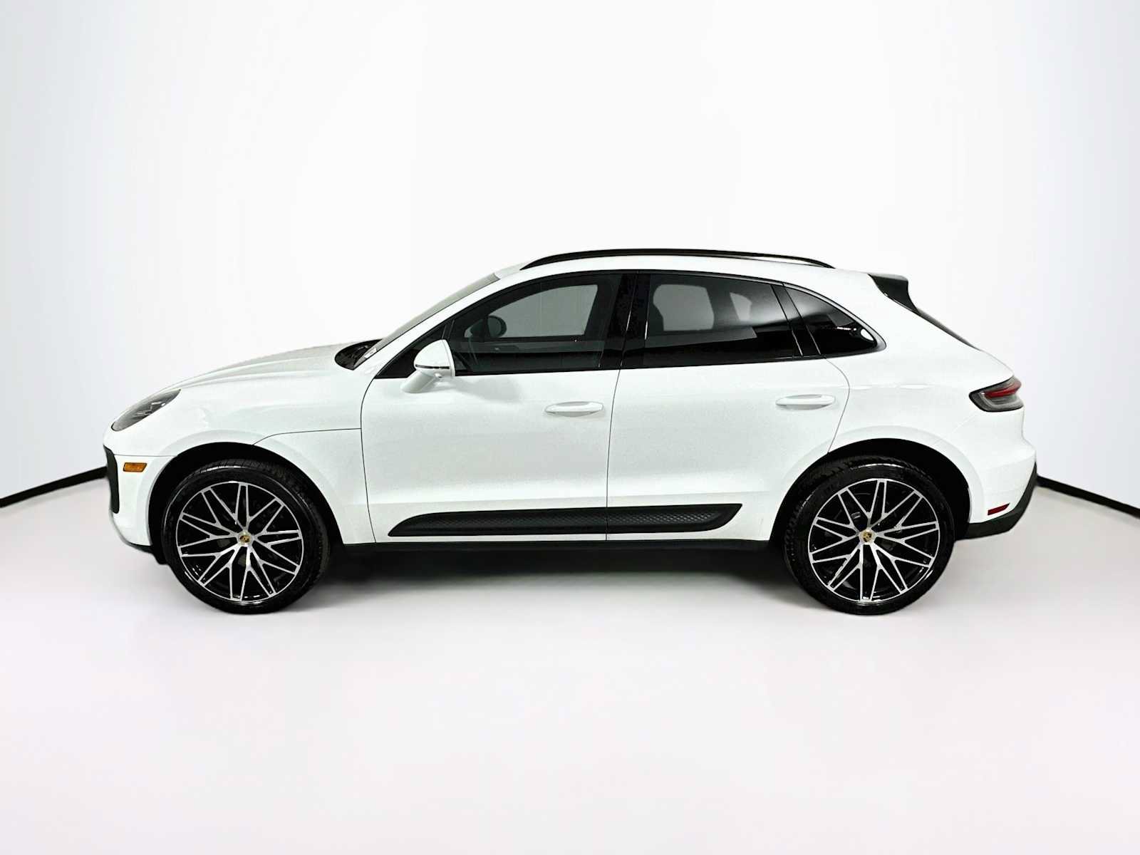Certified 2026 Porsche Macan AWD/4WD image 2