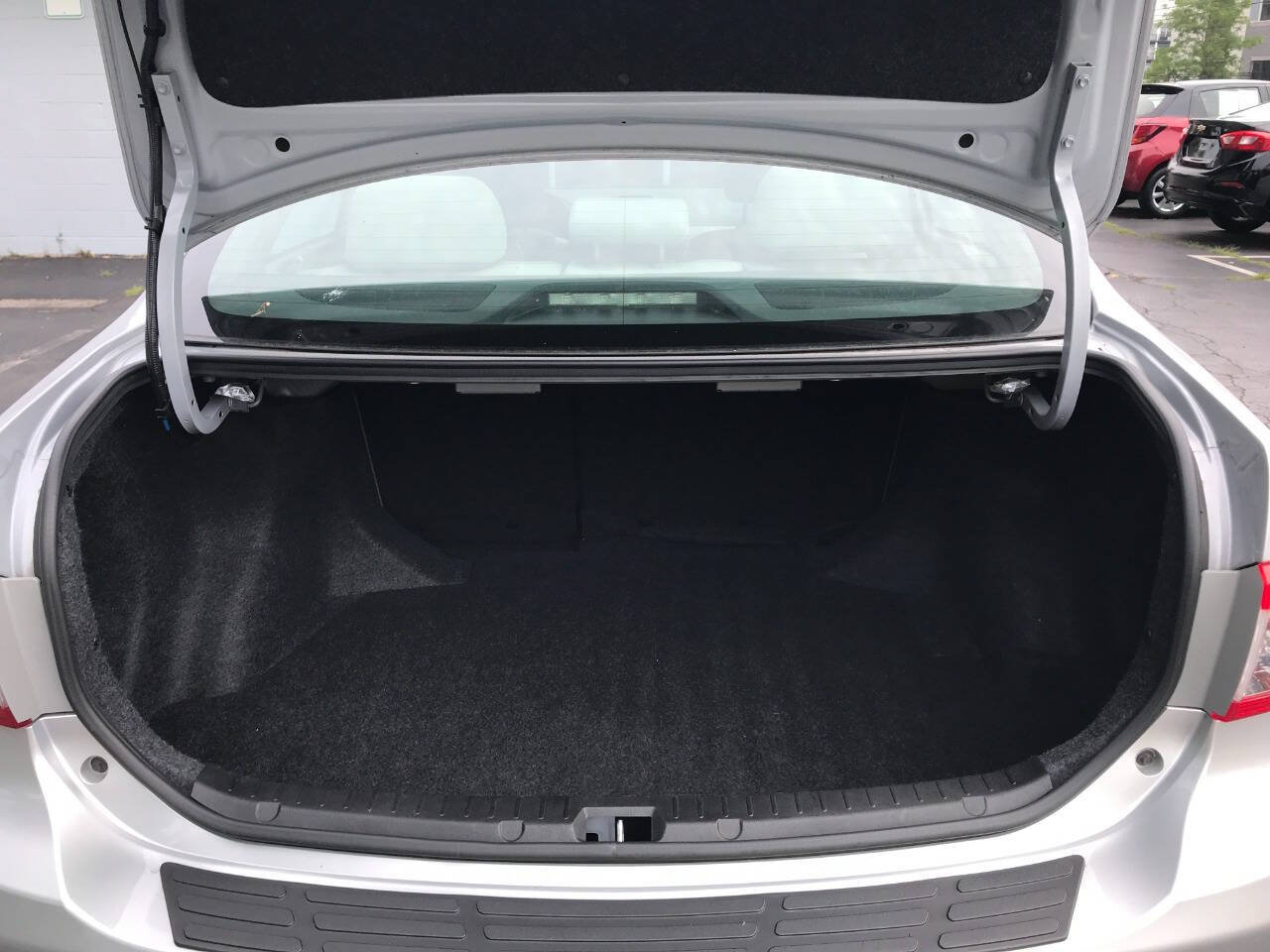 Used 2012 Toyota Corolla LE FWD image 12