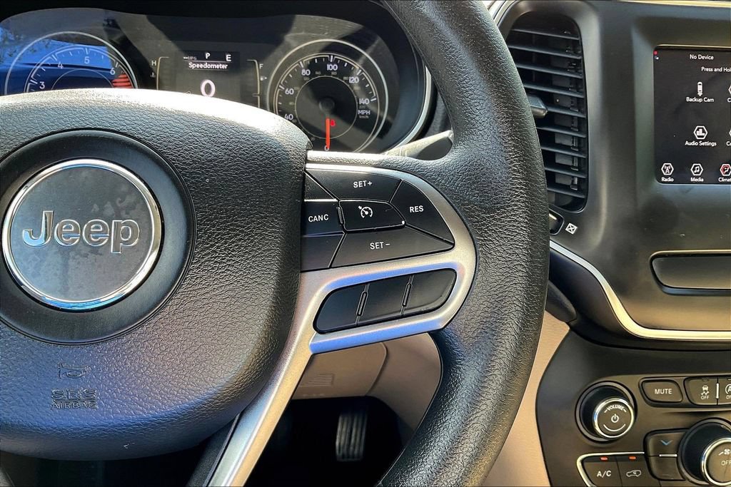 Used 2020 Jeep Cherokee Latitude FWD image 15