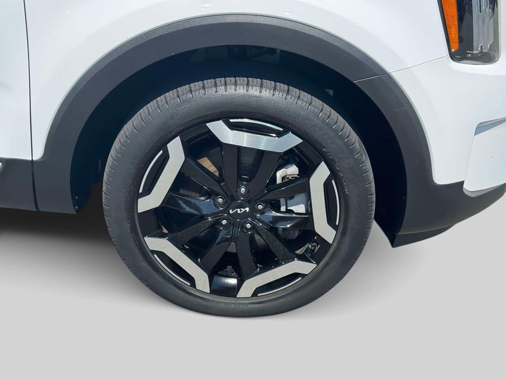 Used 2023 Kia Telluride EX w/ EX Captain's Chair Package image 7