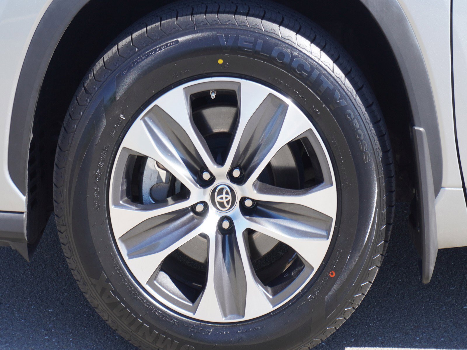 Used 2022 Toyota Highlander XLE image 8