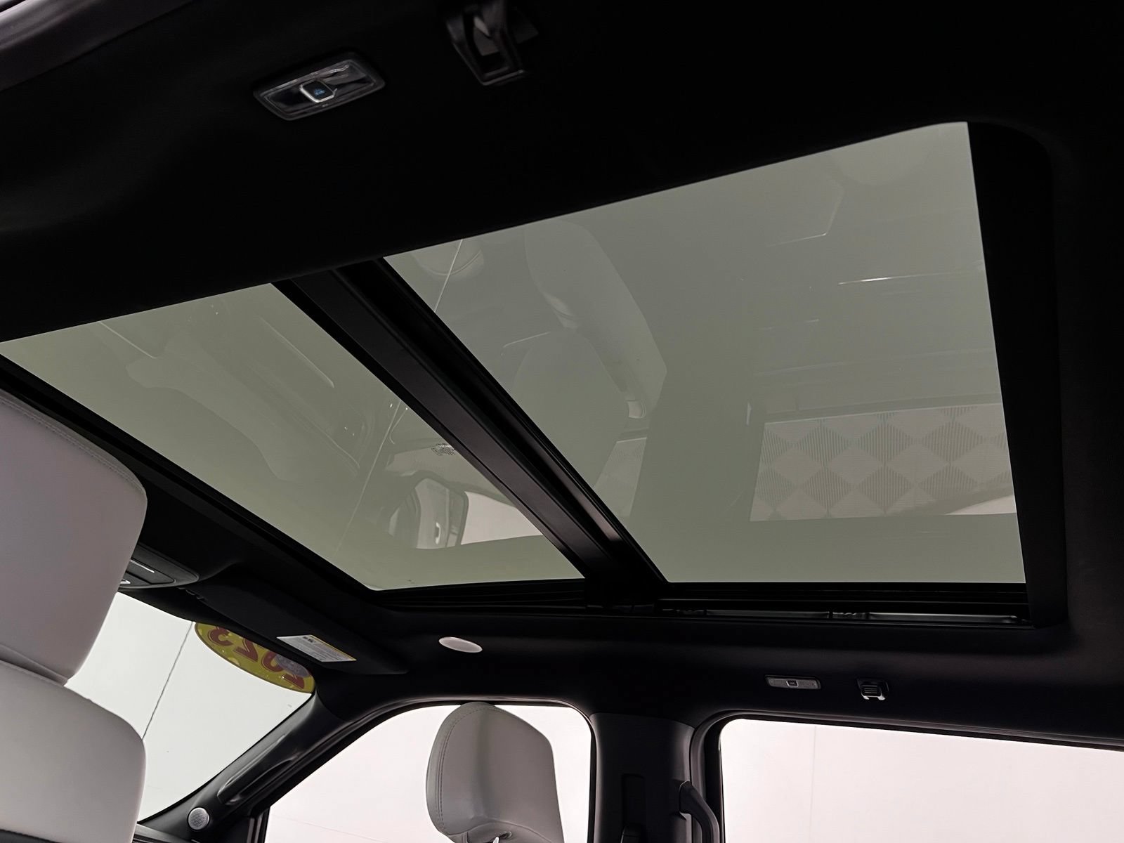 Used 2023 Ford F150 Lightning Platinum AWD/4WD image 26