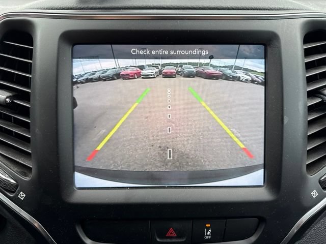 Used 2022 Jeep Cherokee Latitude w/ Trailer Tow Group AWD/4WD image 15