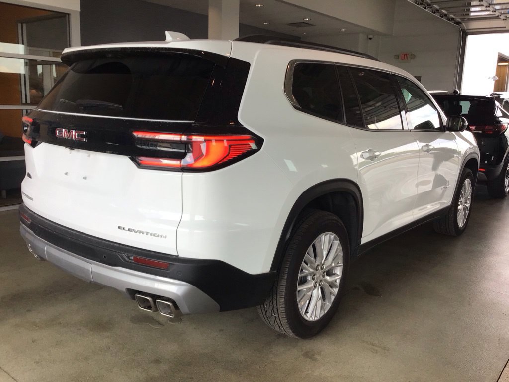 Used 2026 GMC Acadia Elevation w/ Elevation Premium Package FWD image 4