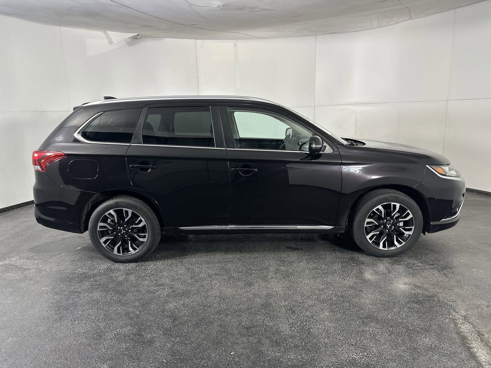 Used 2018 Mitsubishi Outlander SEL image 9
