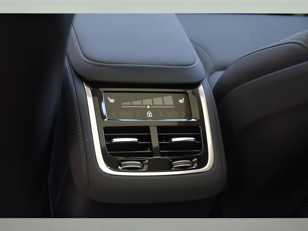 New 2026 Volvo XC90 B6 Plus w/ Protection Package Premier image 16