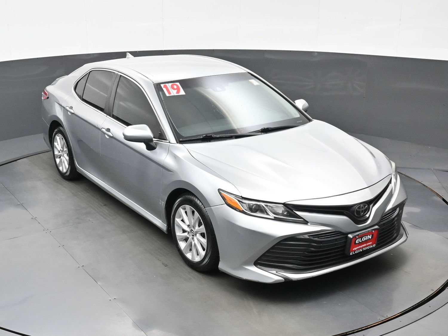 Used 2019 Toyota Camry LE FWD image 33