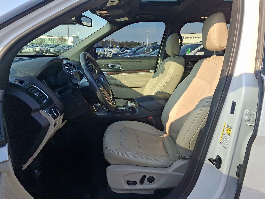 Used 2019 Ford Explorer Limited w/ Ford Safe & Smart Package image 14