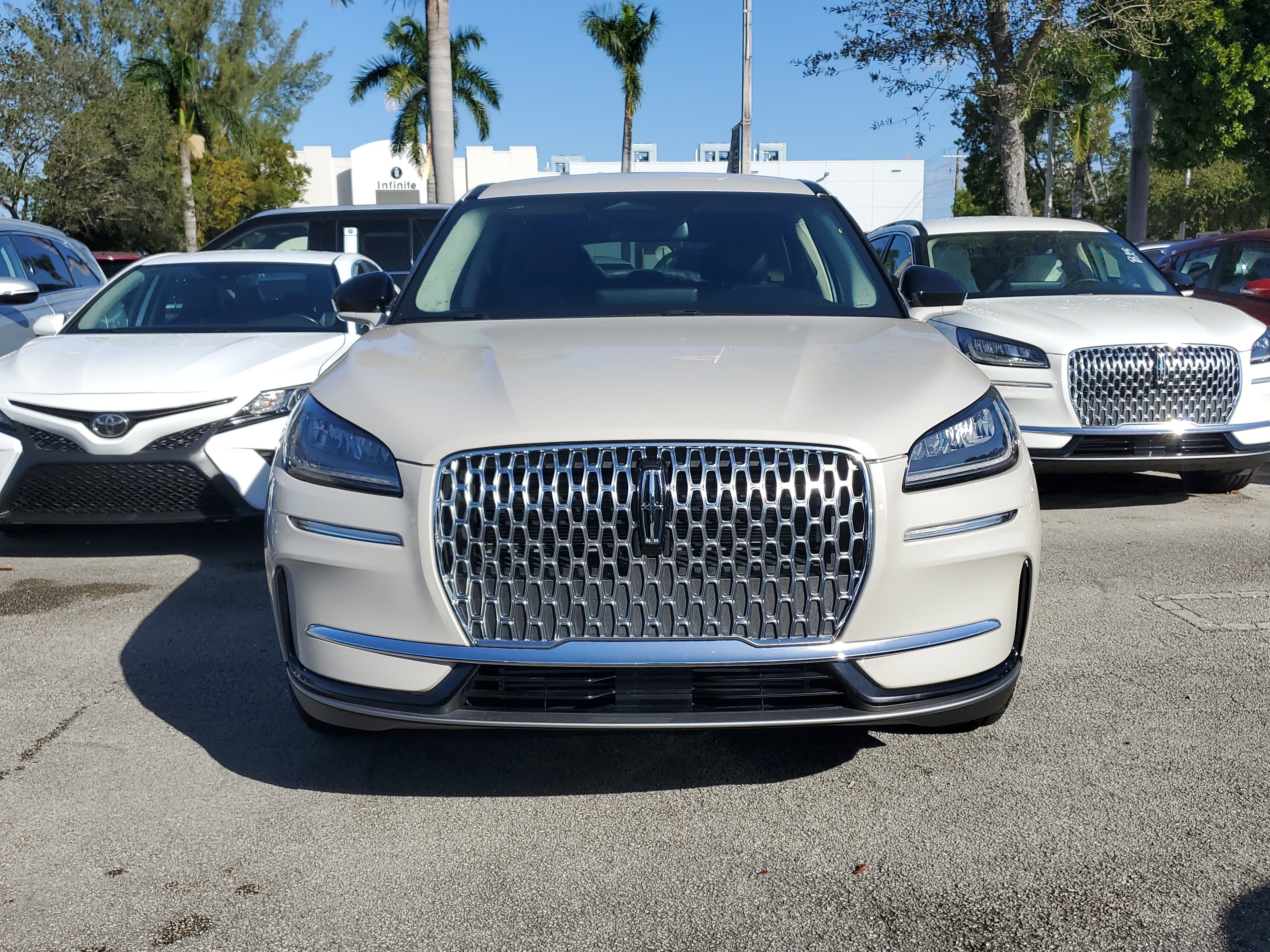 Certified 2024 Lincoln Corsair FWD image 2