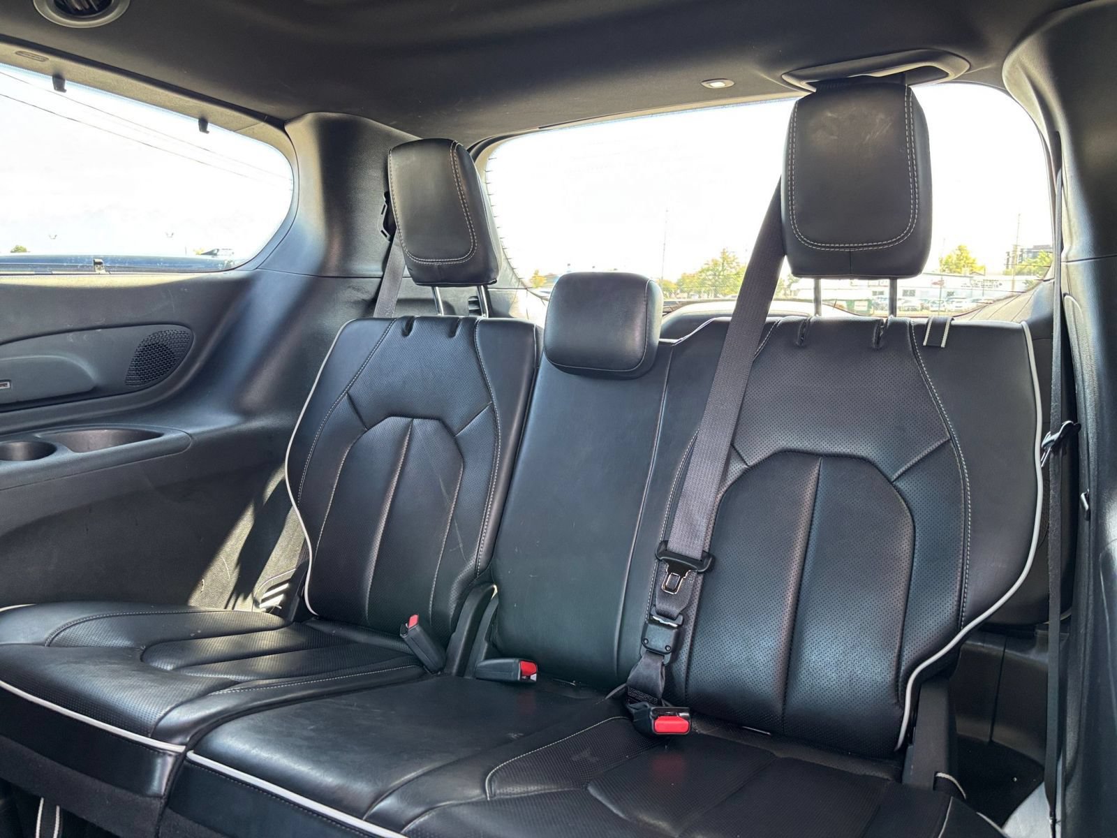 Used 2025 Chrysler Pacifica Limited FWD image 31