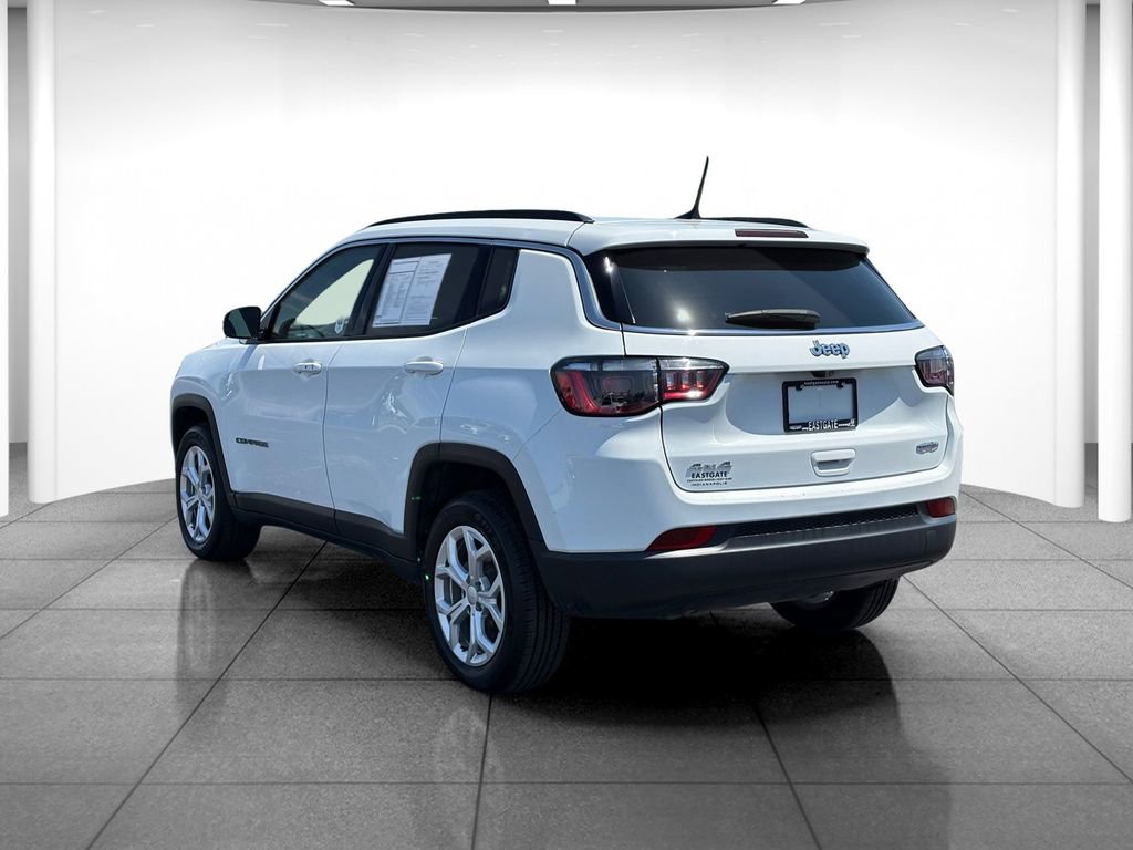 Used 2024 Jeep Compass Latitude AWD/4WD image 5