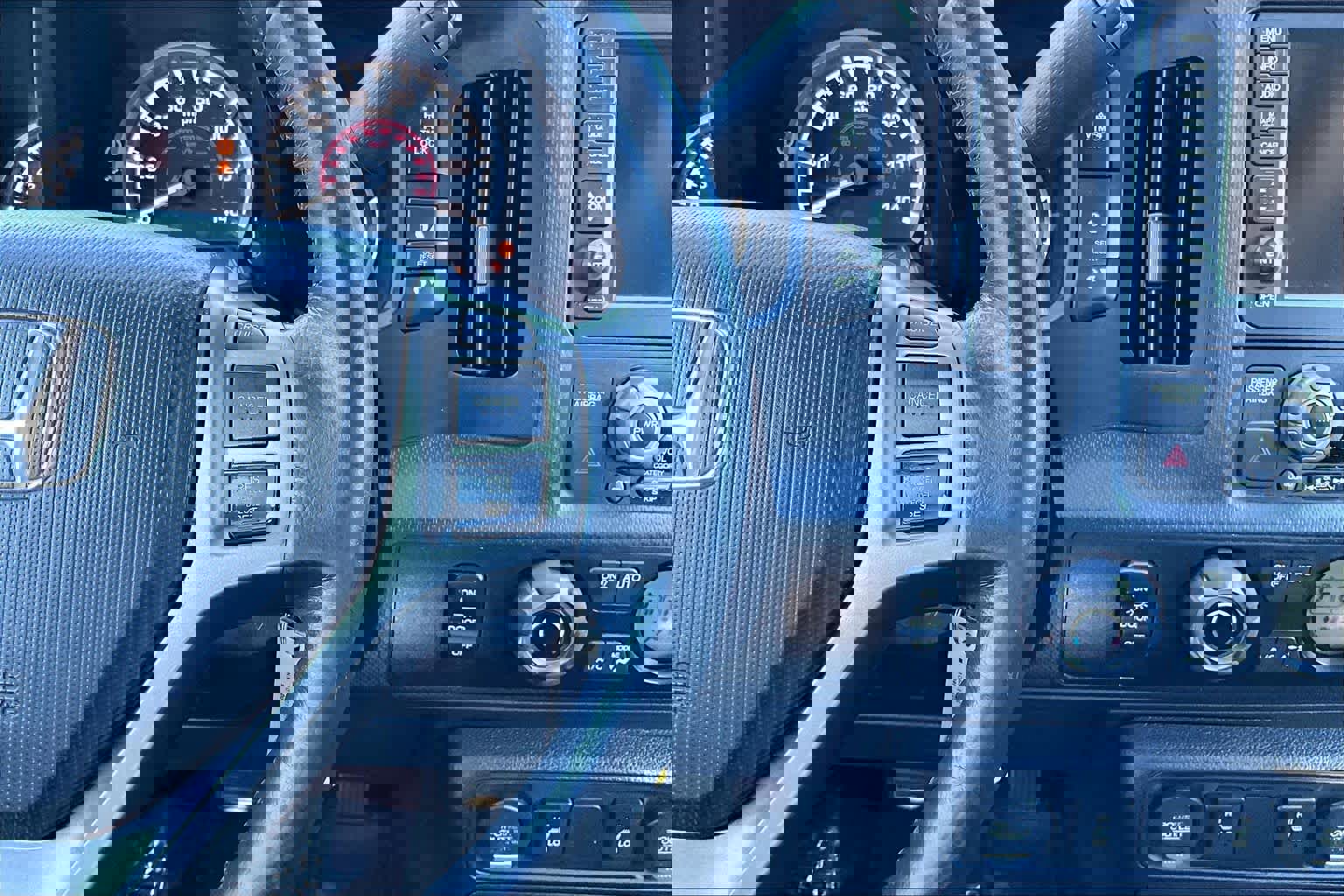 Used 2014 Honda Ridgeline SE image 24