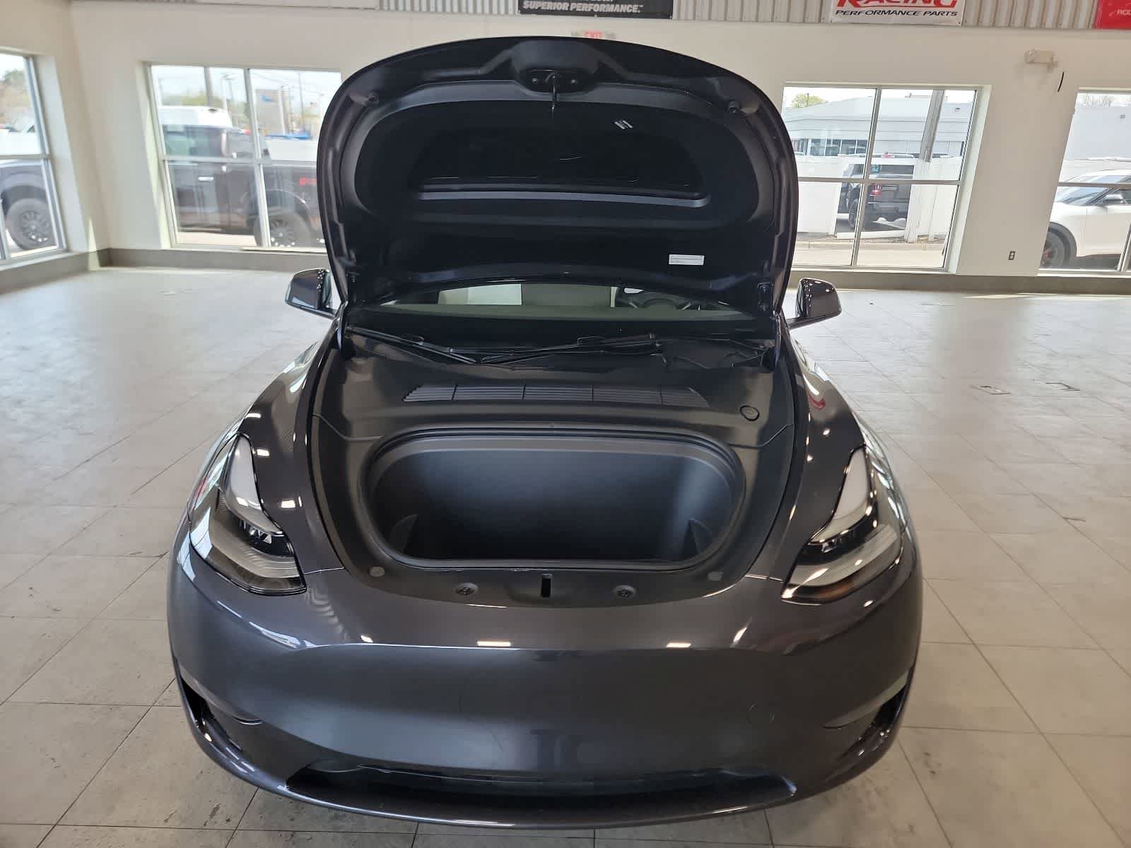 Used 2025 Tesla Model Y Long Range AWD/4WD image 32