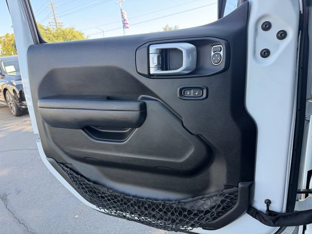 Used 2022 Jeep Wrangler Unlimited Rubicon w/ Cold Weather Group AWD/4WD image 15
