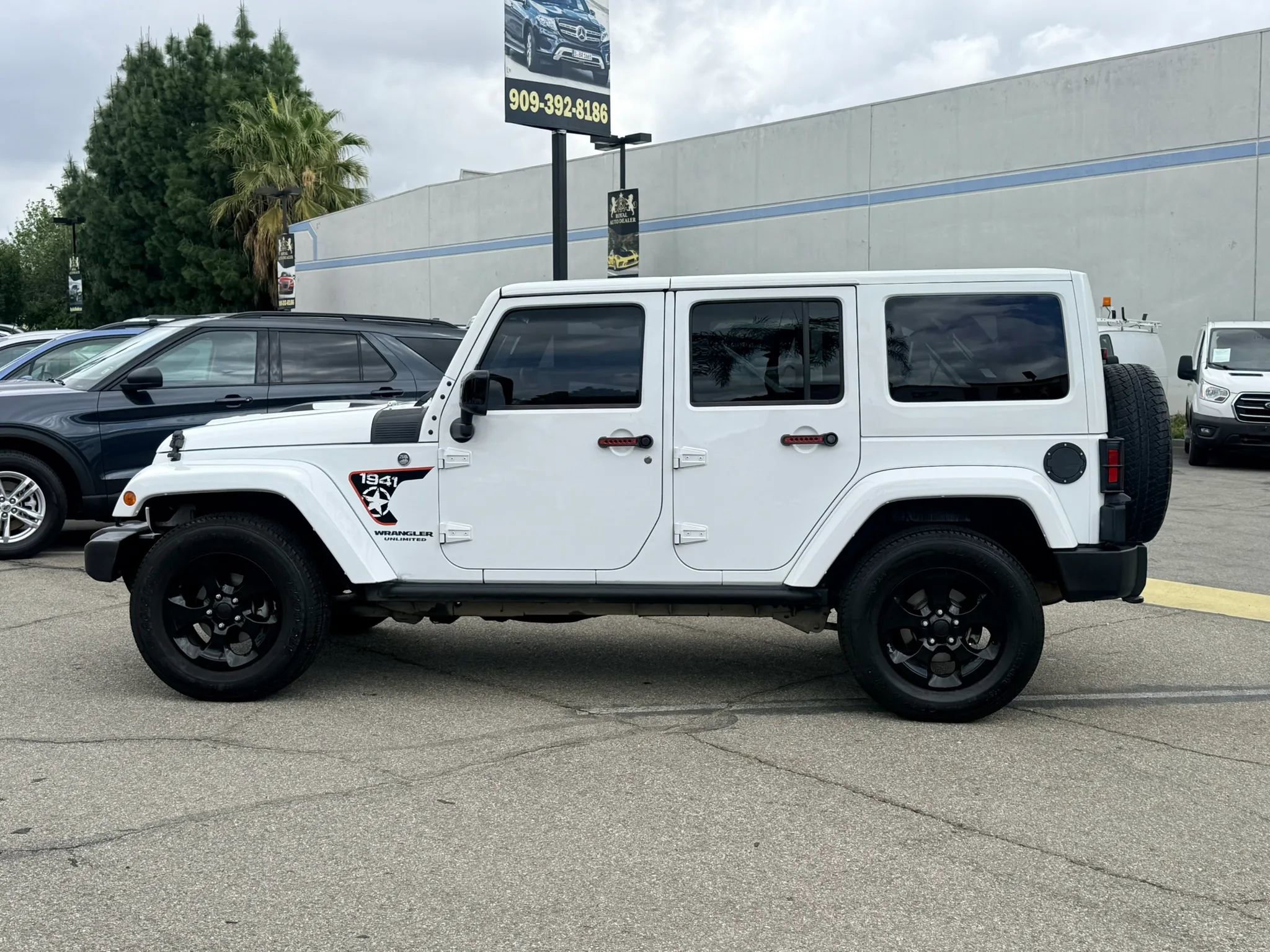 Used 2015 Jeep Wrangler Unlimited Sahara AWD/4WD image 8
