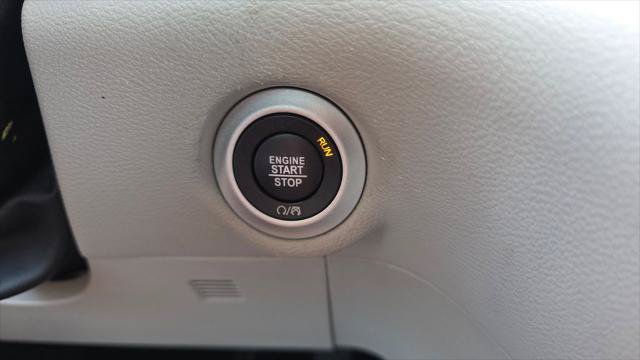 Certified 2024 Chrysler Pacifica Touring-L FWD image 39