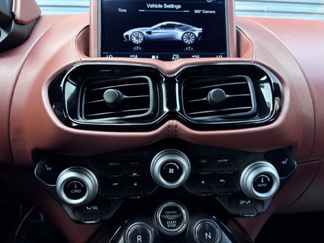 Used 2020 Aston Martin V8 Vantage Coupe RWD image 20