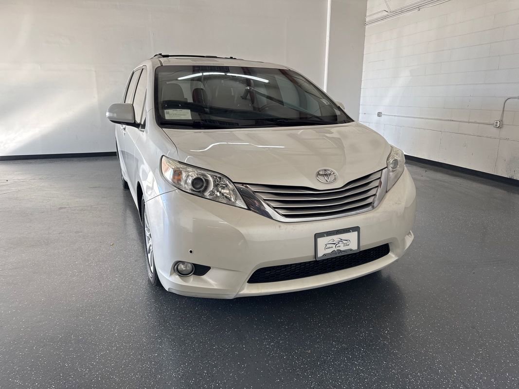 Used 2013 Toyota Sienna Limited w/ Premium Pkg image 1