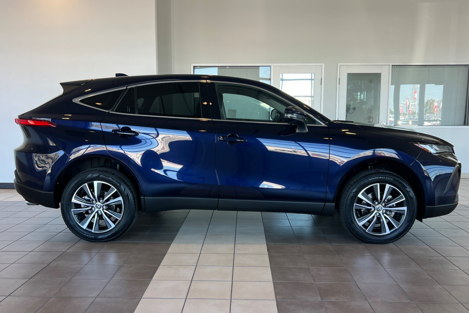 Certified 2024 Toyota Venza LE AWD/4WD image 3