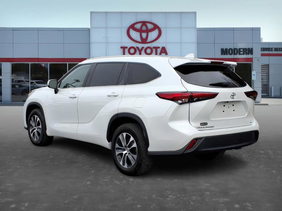 Used 2023 Toyota Highlander XLE image 7