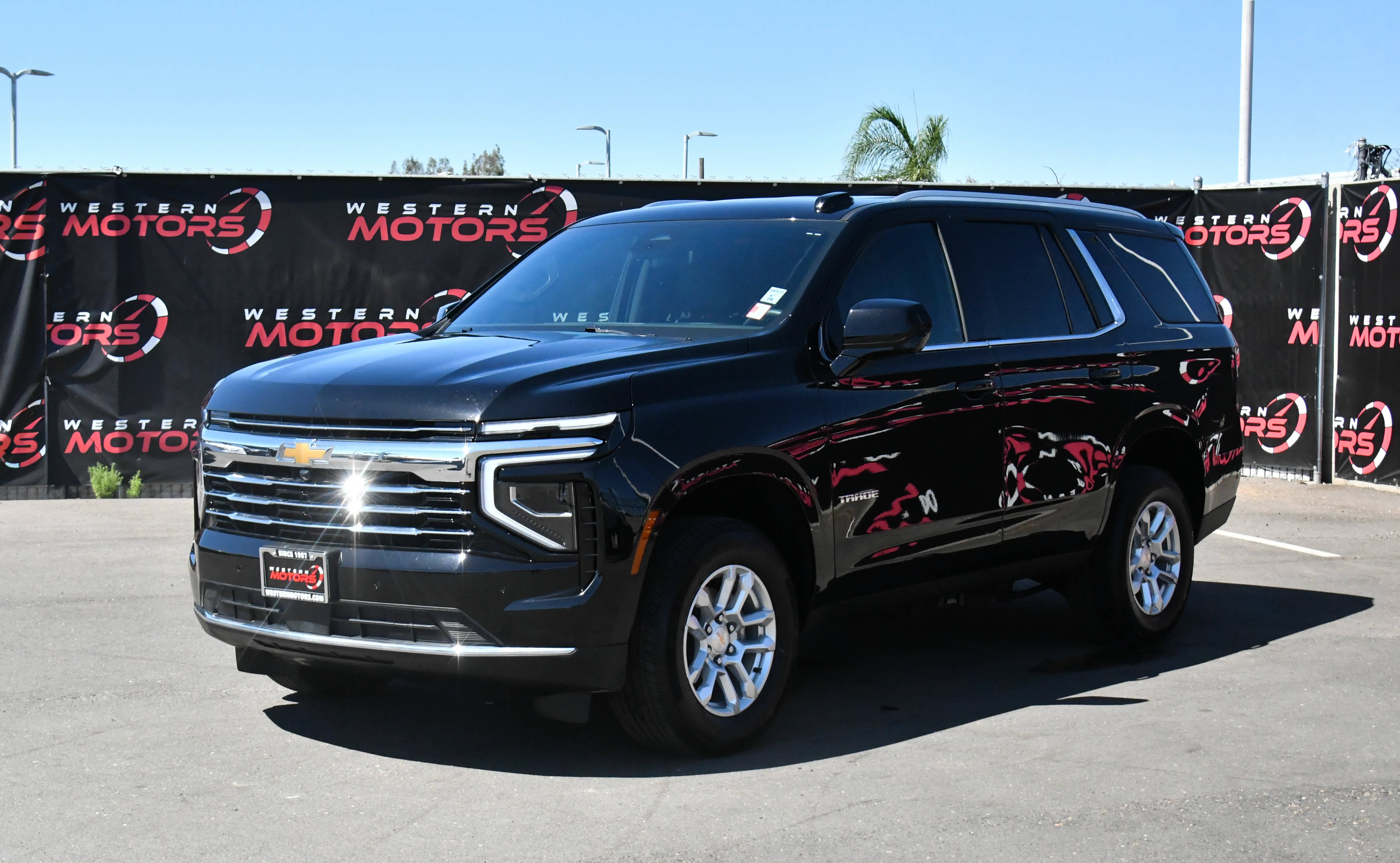 Used 2025 Chevrolet Tahoe LT AWD/4WD image 3