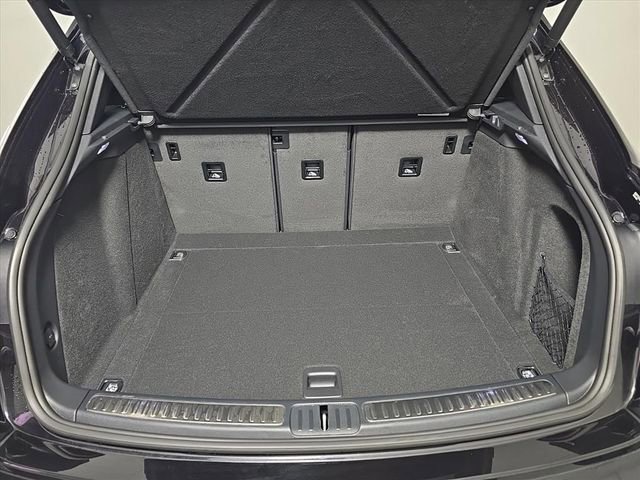 Certified 2026 Porsche Macan AWD/4WD image 13