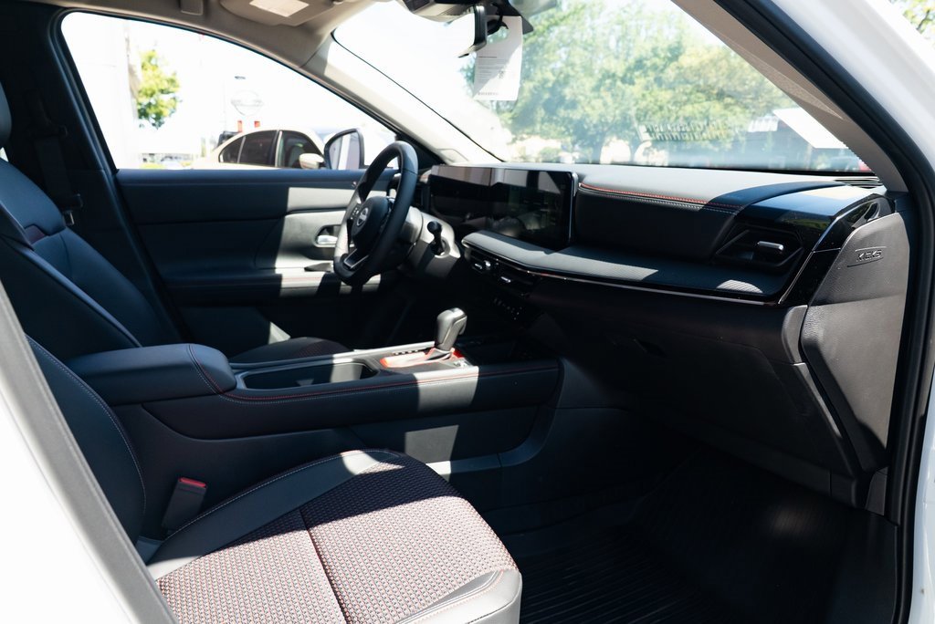 New 2025 Nissan Kicks SR w/ Interior Electronics Package image 24