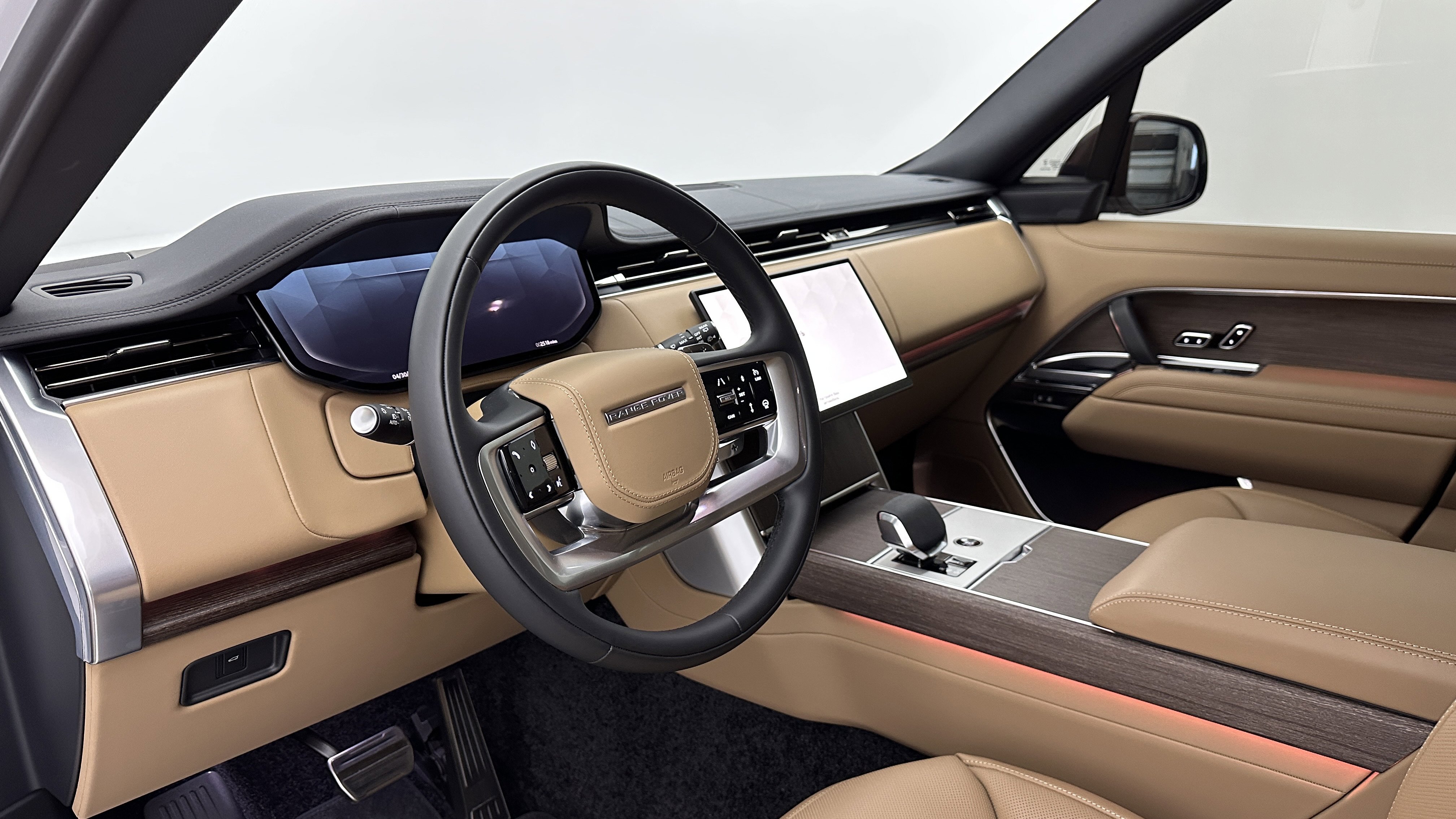 Used 2025 Land Rover Range Rover Long Wheelbase SE image 12