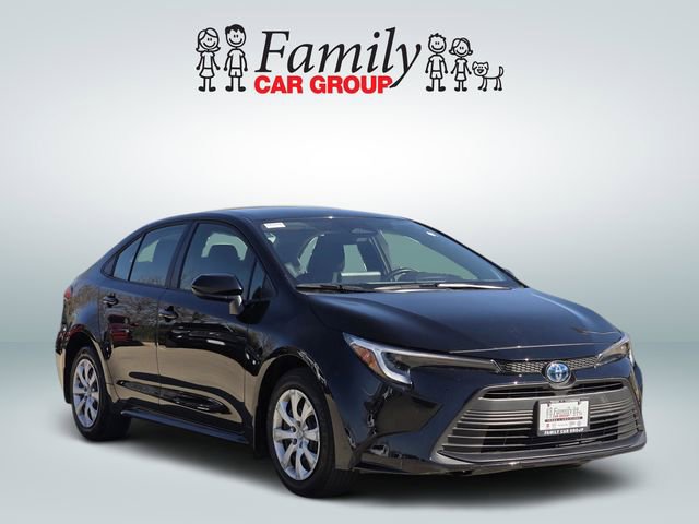Used 2025 Toyota Corolla LE image 2