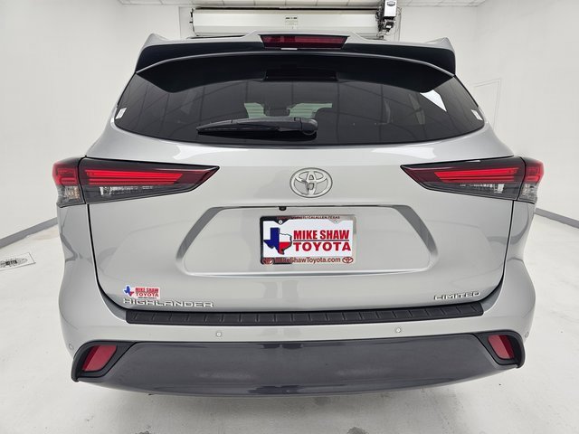 Used 2024 Toyota Highlander Limited image 39