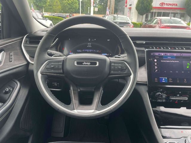Used 2023 Jeep Grand Cherokee L Limited AWD/4WD image 17