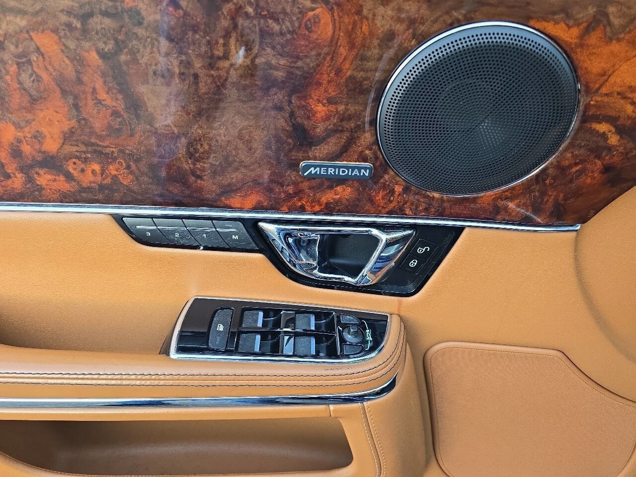 Used 2014 Jaguar XJ L Portfolio image 19