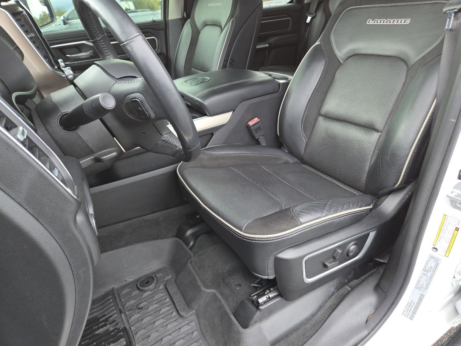 Used 2022 RAM 1500 Laramie image 29