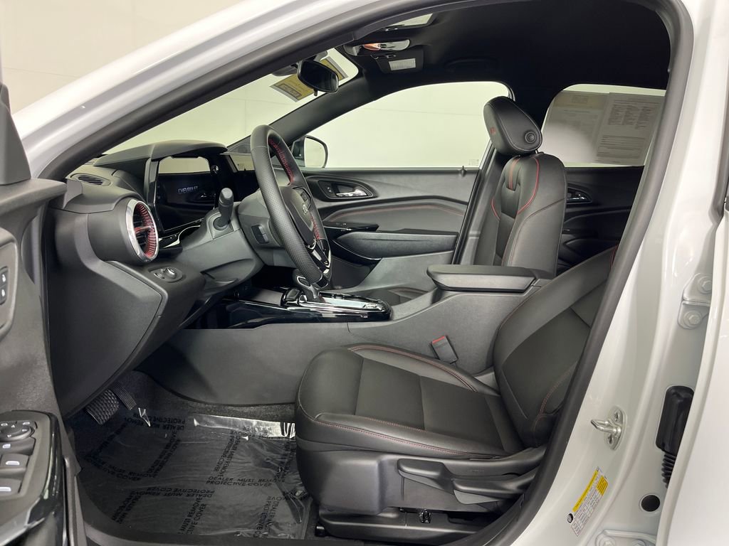 Used 2025 Chevrolet Trax RS w/ Driver Confidence Package FWD image 11