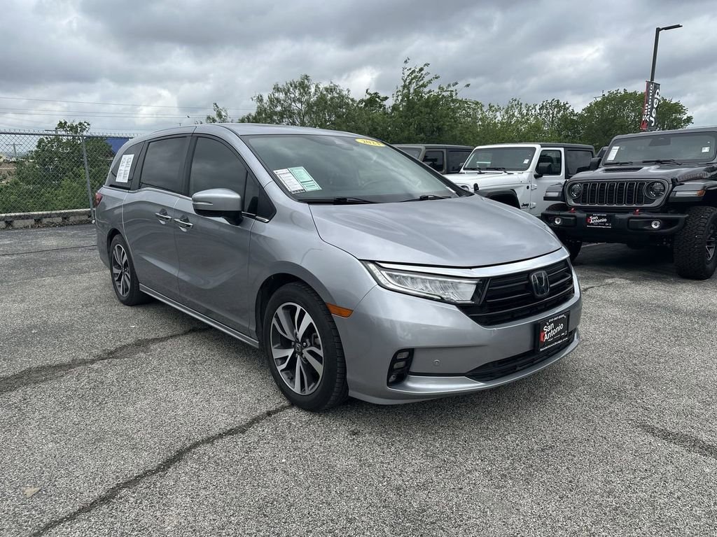 Used 2021 Honda Odyssey Touring image 2