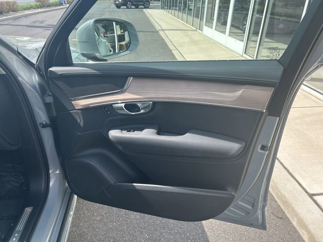 Certified 2025 Volvo XC90 B6 Plus AWD/4WD image 14
